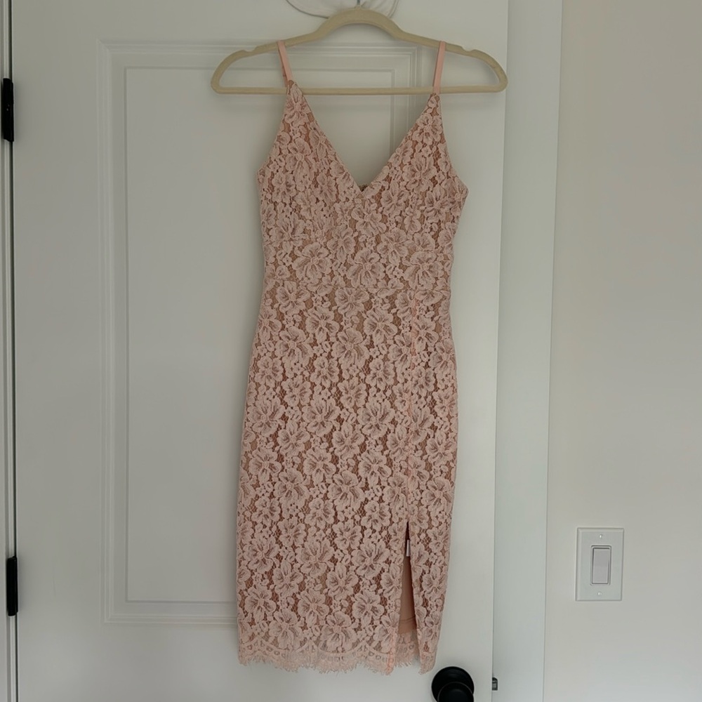 Lulu’s - XS - blush pink midi dress with slit